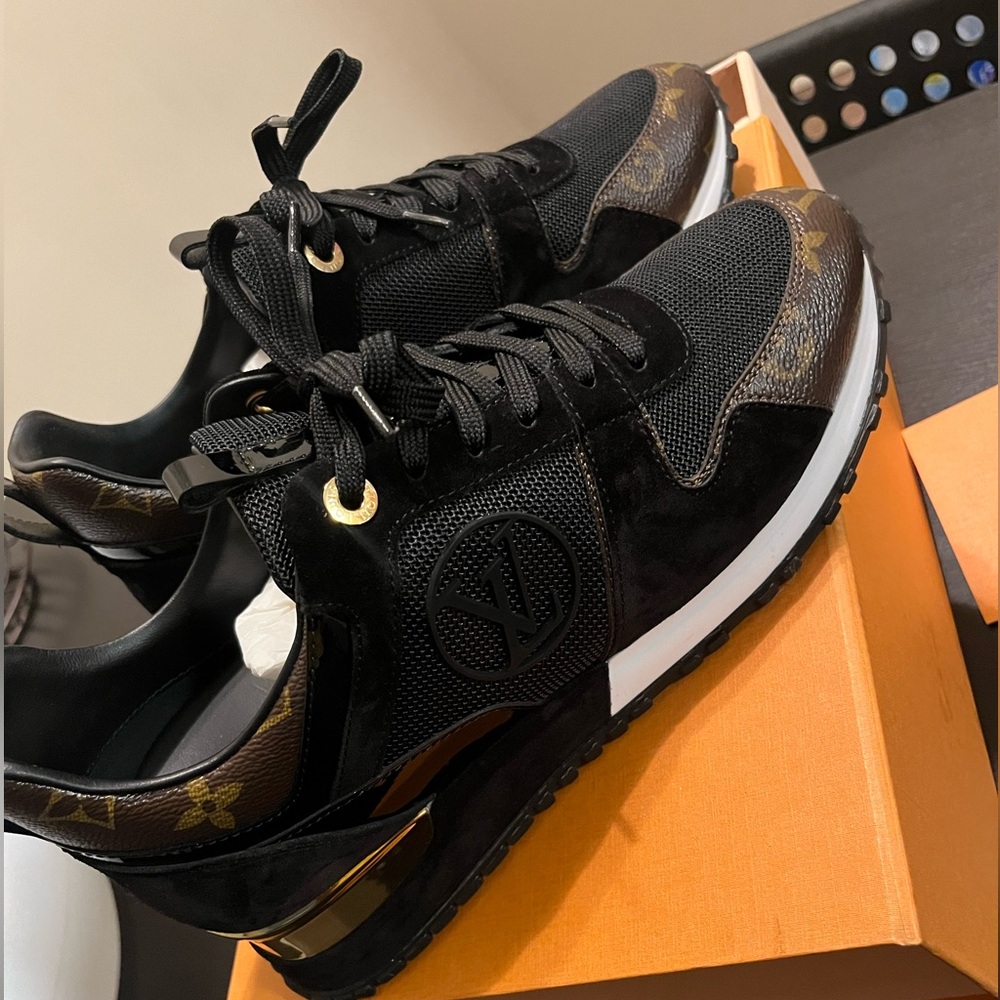 Louis Vuitton Black and Gold Leather Shoes - Picture 4 of 7